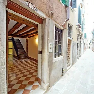 dolcevita-apartments-n-490.hotelslidodijesolo.com/